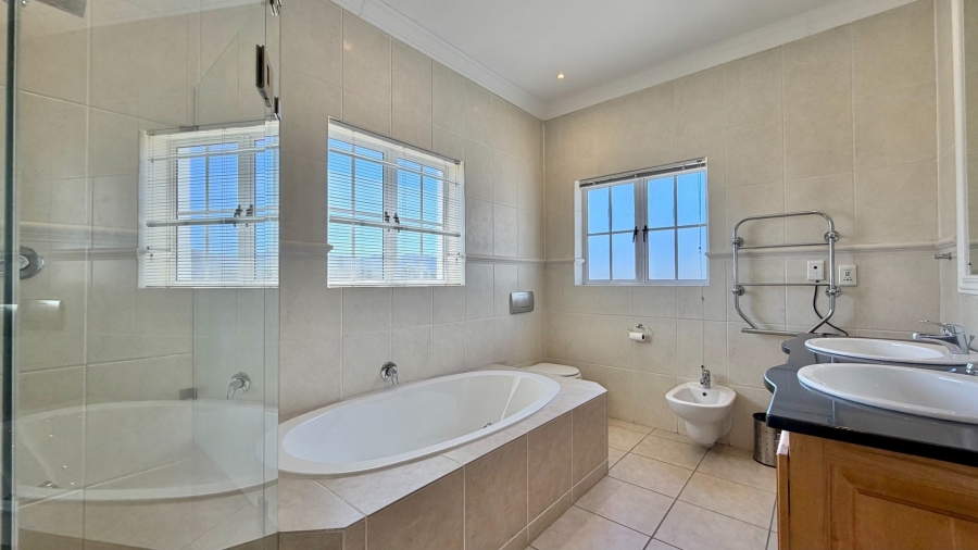 5 Bedroom Property for Sale in Greenways Golf Estate Western Cape